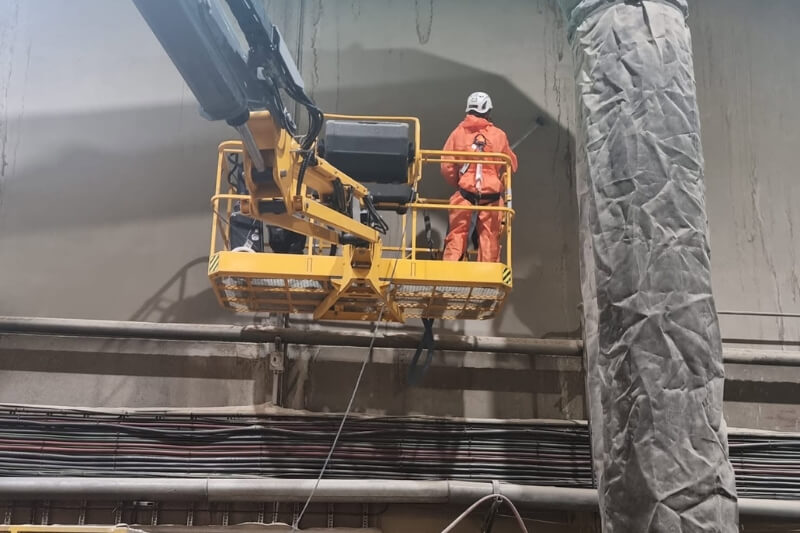 Rapid Facility team working at heights